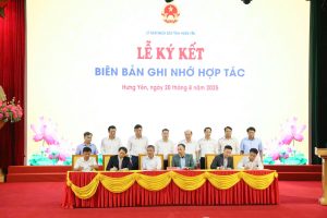 Ông Trần Minh Đức – đại diện Vinagri tham gia Lễ ký kết biên bản ghi nhớ hợp tác tại Hội nghị xúc tiến tiêu thụ nông sản tỉnh Hưng Yên năm 2025.
