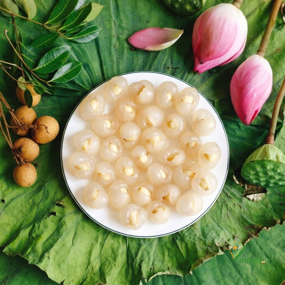 Bước lồng hạt sen vào múi long nhãn